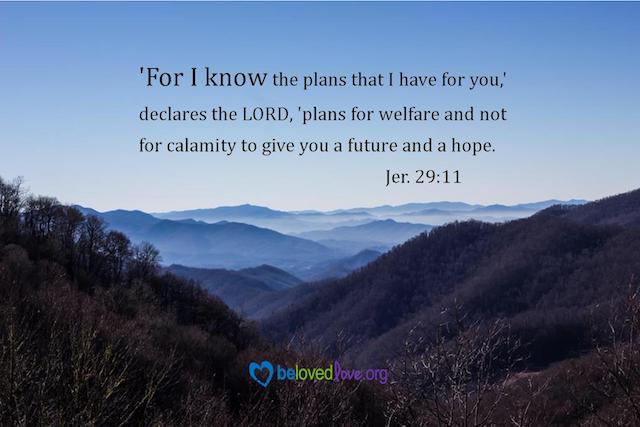 Over mountain scene, "For I know the plans that I have for you, declares the Lord, plans for welfare and not for calamity, to give you a future and a hope. Jef. 29:11